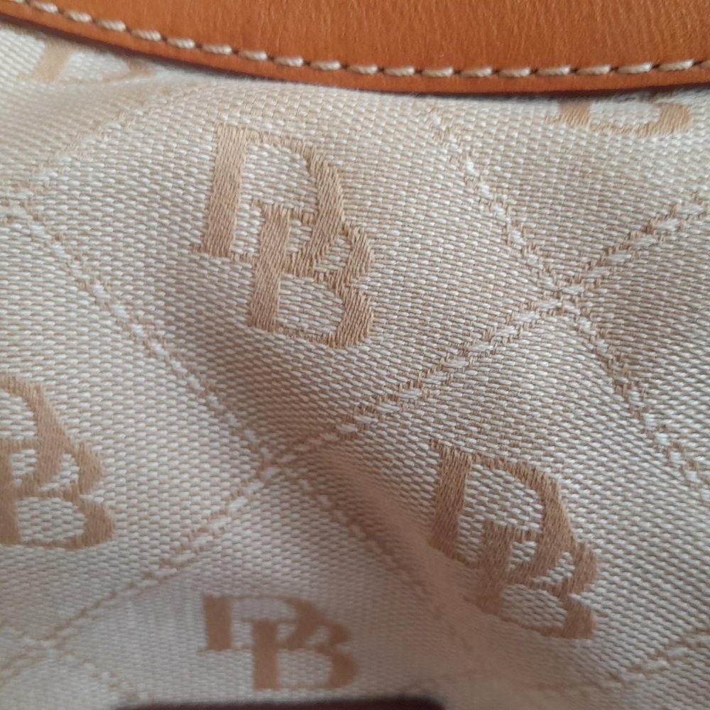 Dooney & Bourke Beige Monogram East West Slouch Shoulder Bag NWOT - Picture 3 of 16
